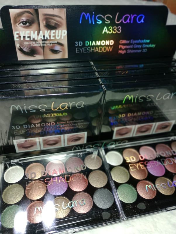 Paleta de Brillo Sombras de Miss Lara