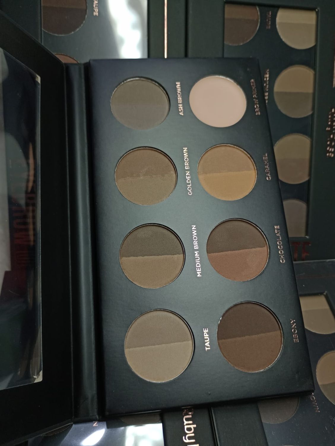 Paleta de Sombras para Cejas de Ruby Rose