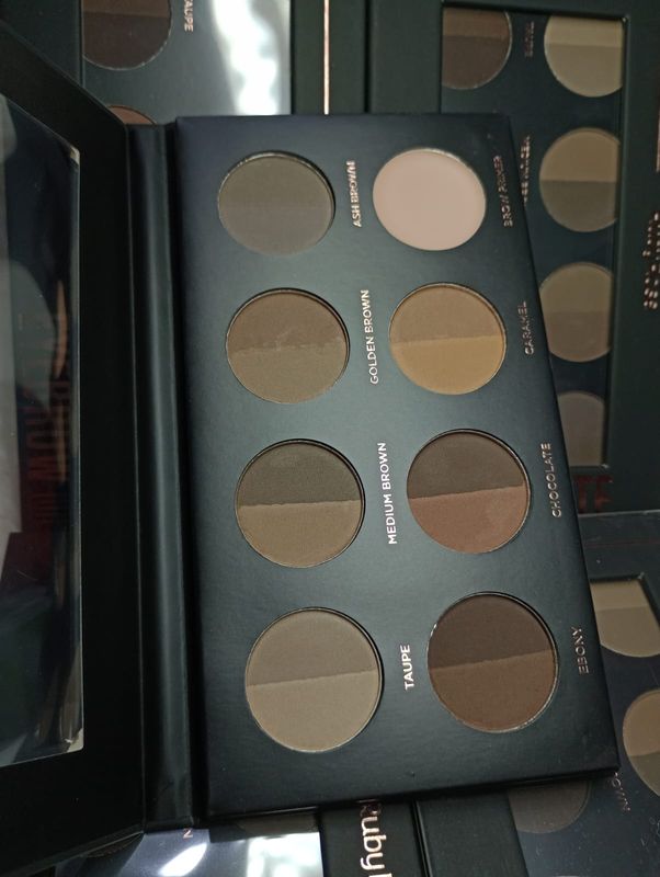 Paleta de Sombras para Cejas de Ruby Rose