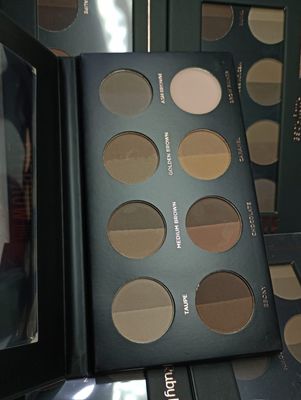 Paleta de Sombras para Cejas de Ruby Rose