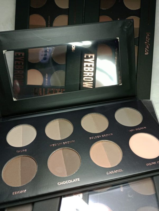 Paleta de Sombras para Cejas de Ruby Rose