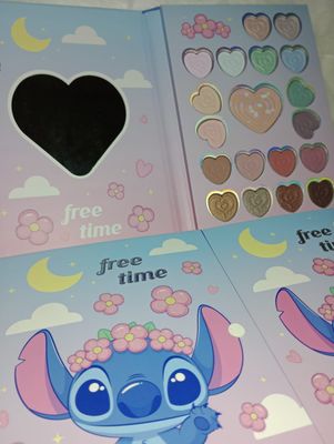 Paleta de Sombras de Stitch con espejo de Corazón