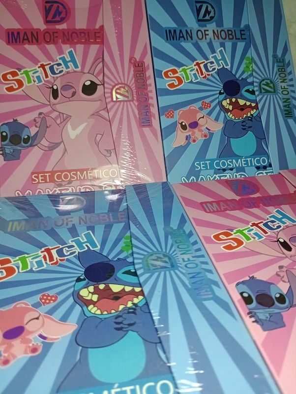 Paleta de Sombras de Stitch (Con Rubor, Sombras y Labial)