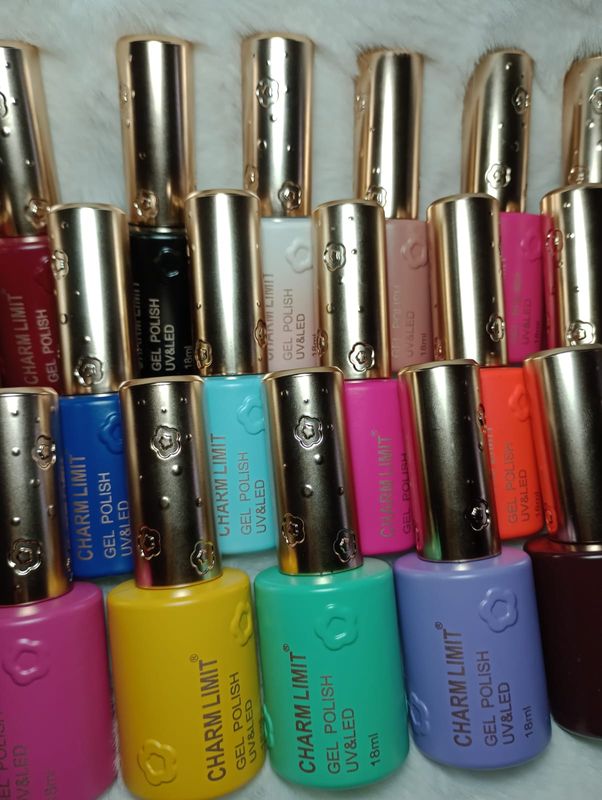Esmaltes Semipermanente de Charm Limit  Uv/Led 18ml