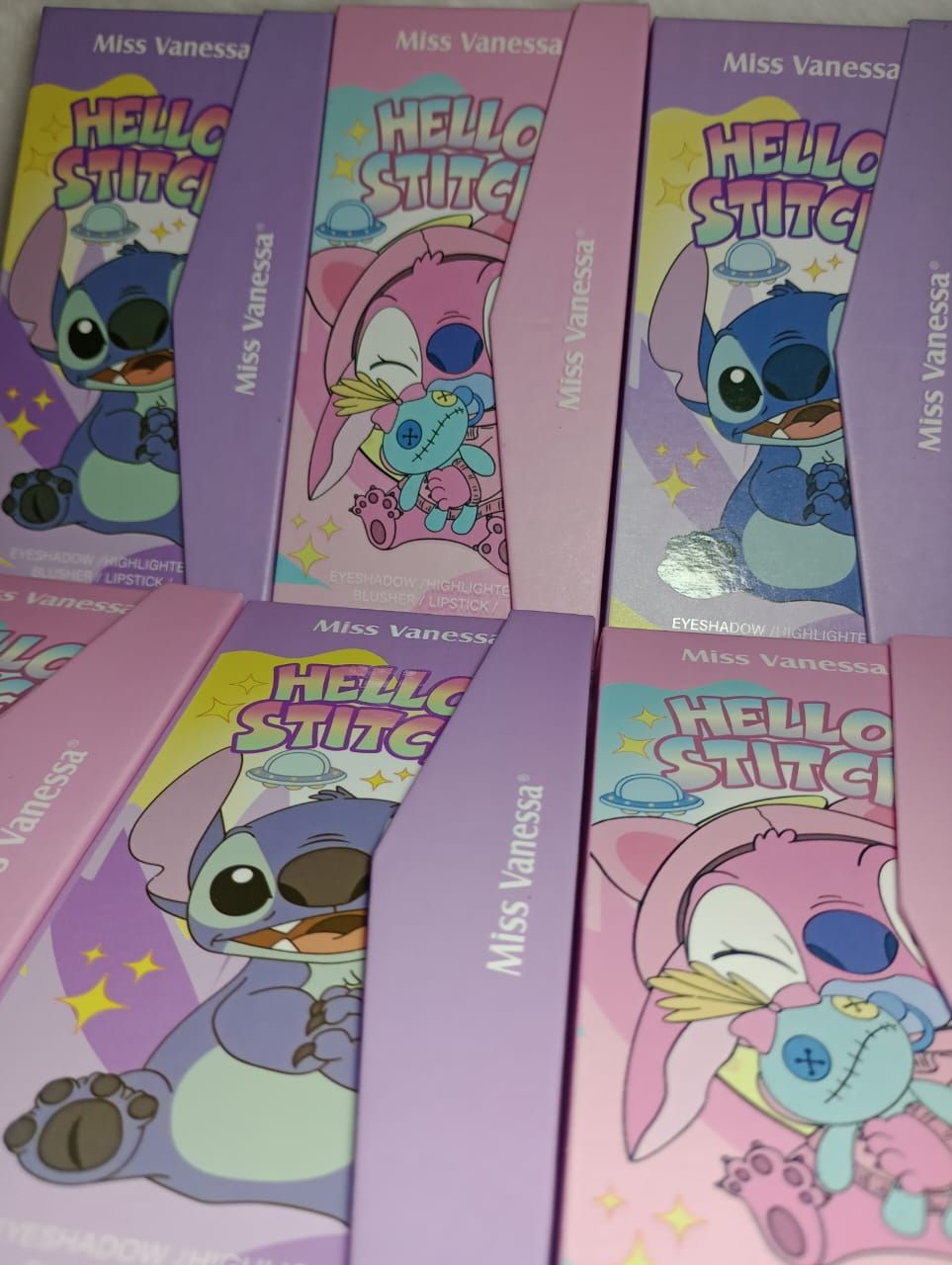 Paleta de Sombras en libro de Stitch