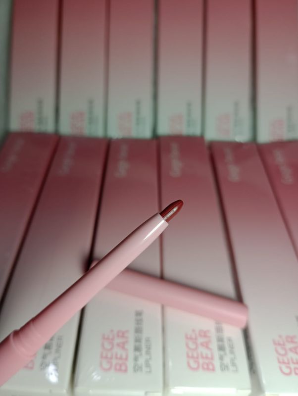 Delineador Retráctil de Labios Coreano de Gege Bear