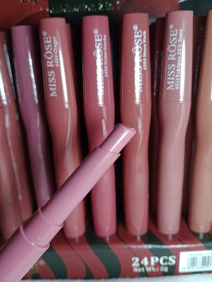 Labial + Delineador de Miss Rose