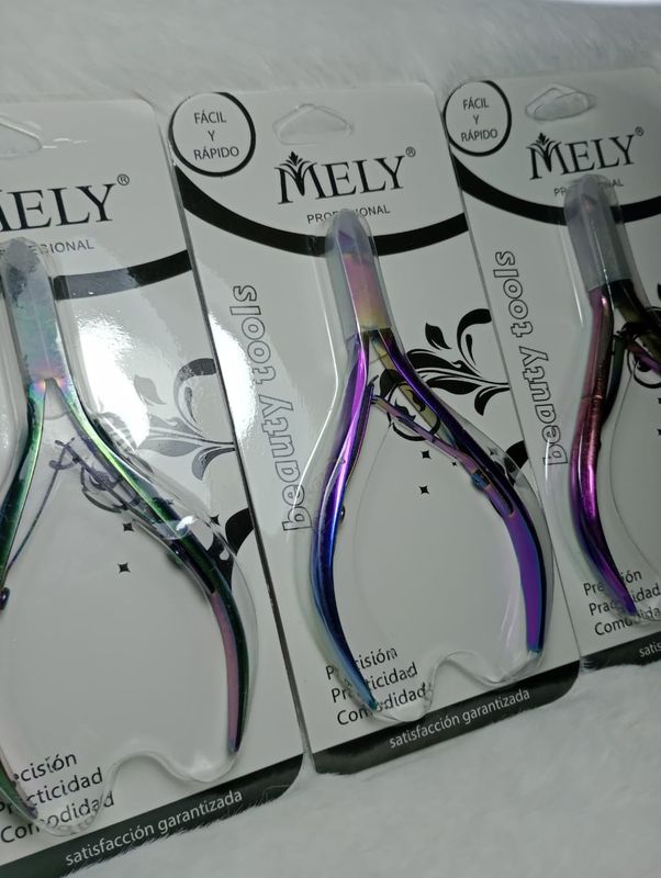 Corta cutículas Mely