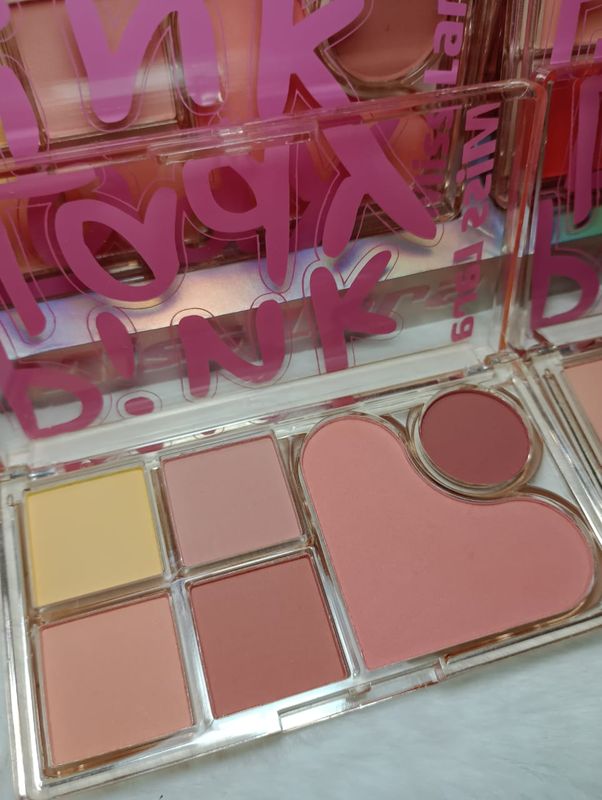 Paleta de Sombras y Rubor Miss Lara