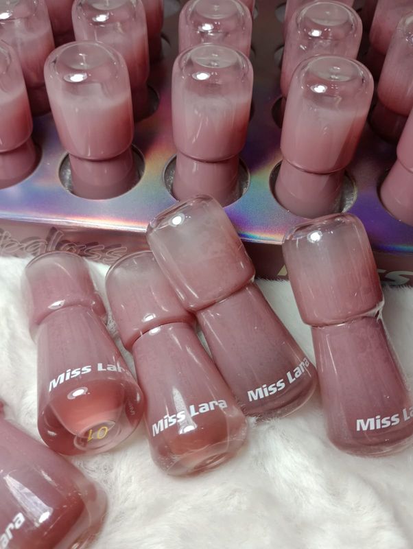 LipGloss con Color de  Miss Lara
