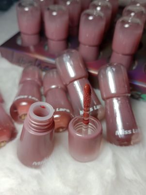 LipGloss con Color de  Miss Lara