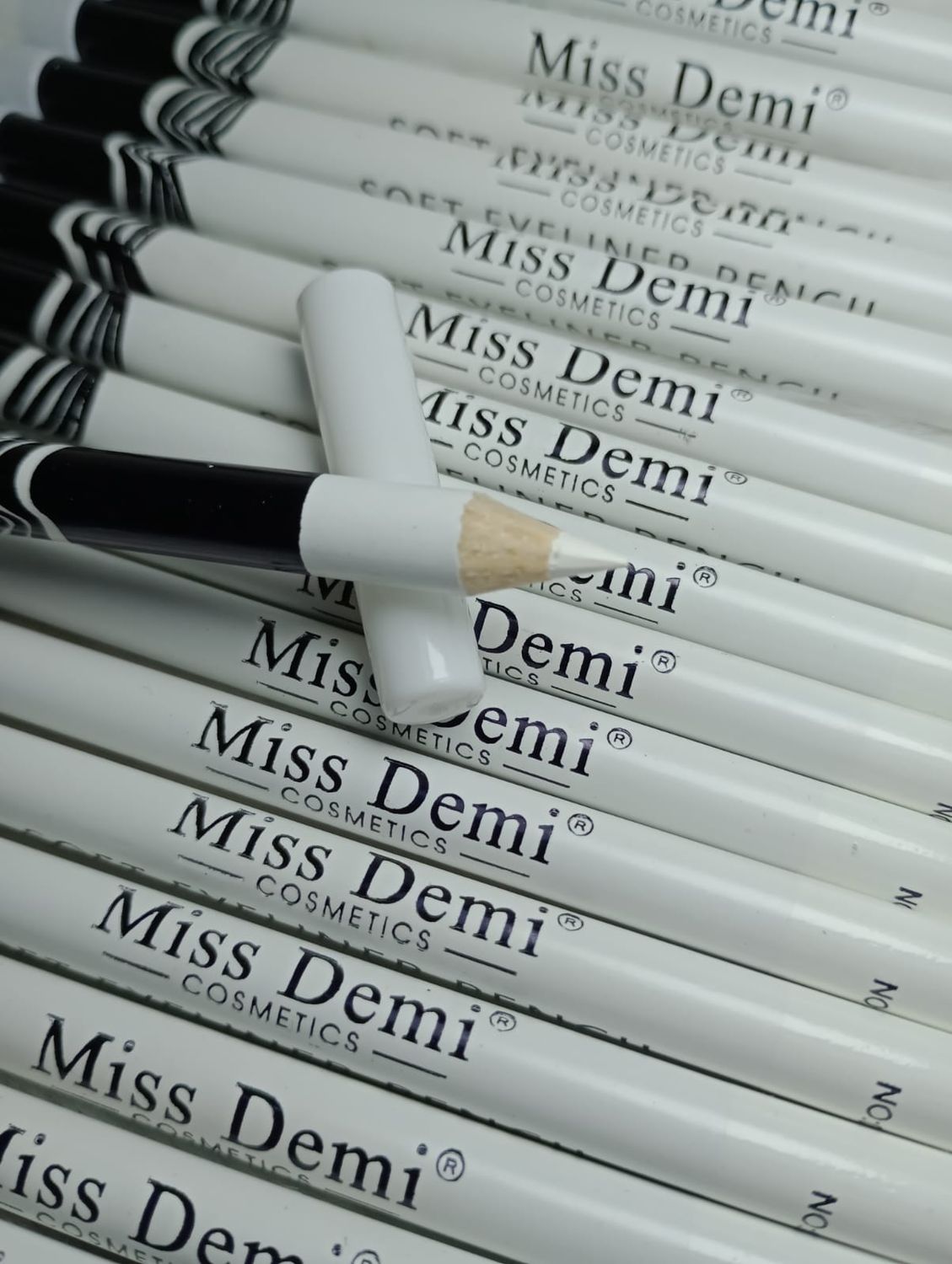 Lapiz Delineadores  Blancos de Miss Demi