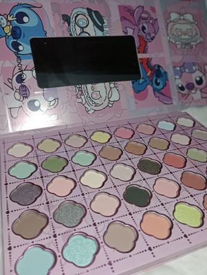 Paleta de sombras Labubu, Stitch y Capibara (Consultar Modelos)