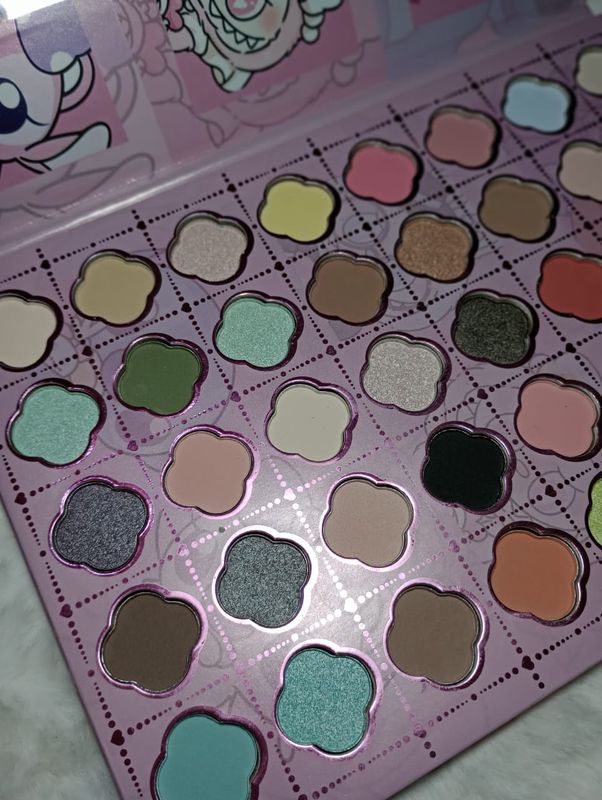 Paleta de sombras Labubu, Stitch y Capibara (Consultar Modelos)