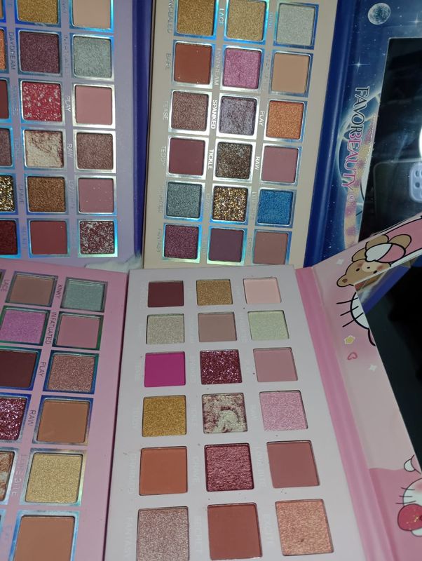 Paleta de Sombras de Kitty y sus Amigos (Con Espejo)