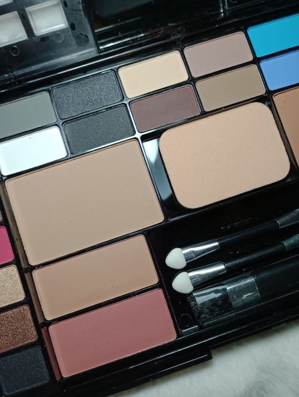 Paleta de Sombras de 88 Sombras LoveCrazy de Tejar