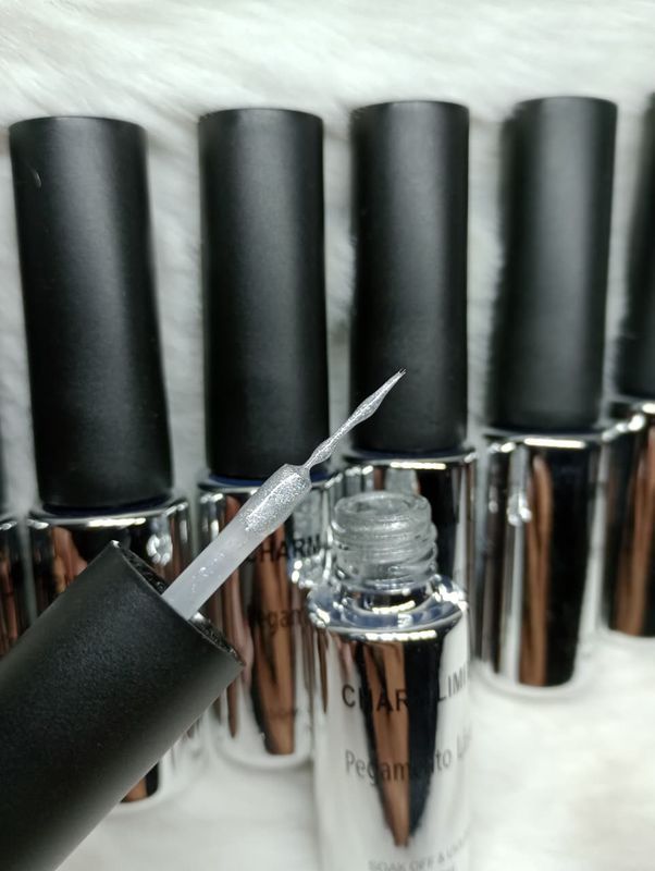 Esmalte liner Charm Limit (Holográfico/ Plateado)