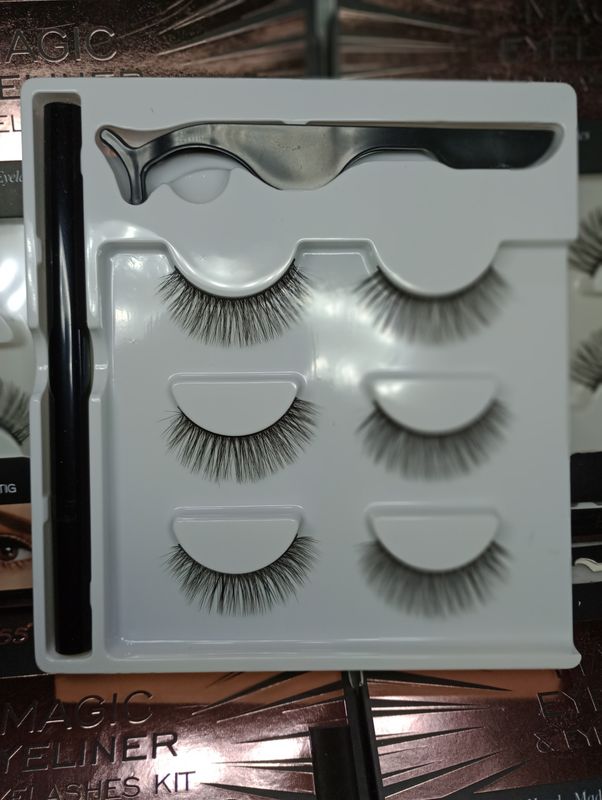 Set de Pestañas Postizas + Delineador Negro en fibra y Pinza