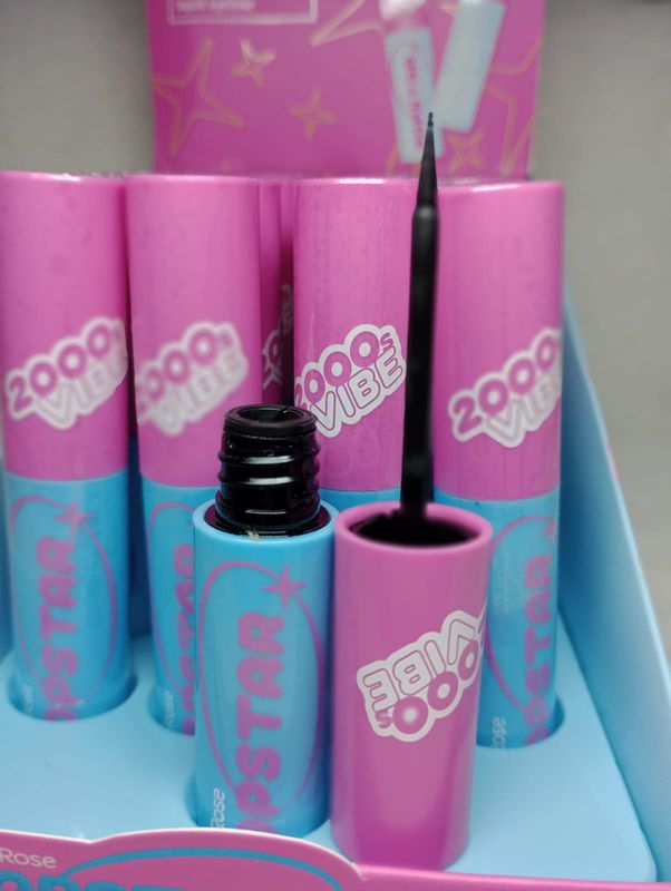 Delineador Liquido 2000Vibes de Ruby Rose