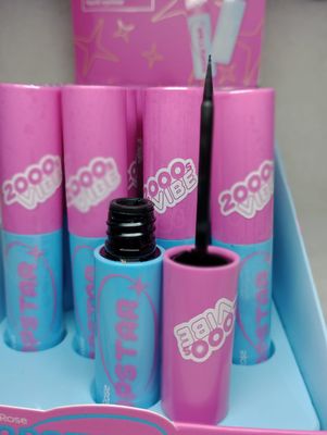 Delineador Liquido 2000Vibes de Ruby Rose