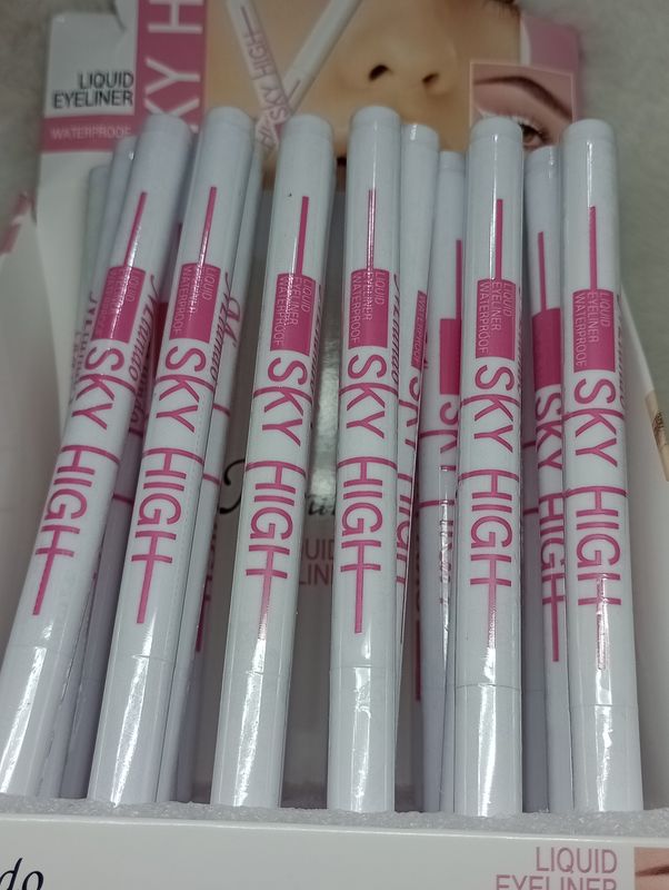 Delineador en Fibra Blanco A prueba de Agua Sky High