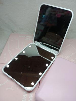 Espejo de Cartera con Luz a Pilas