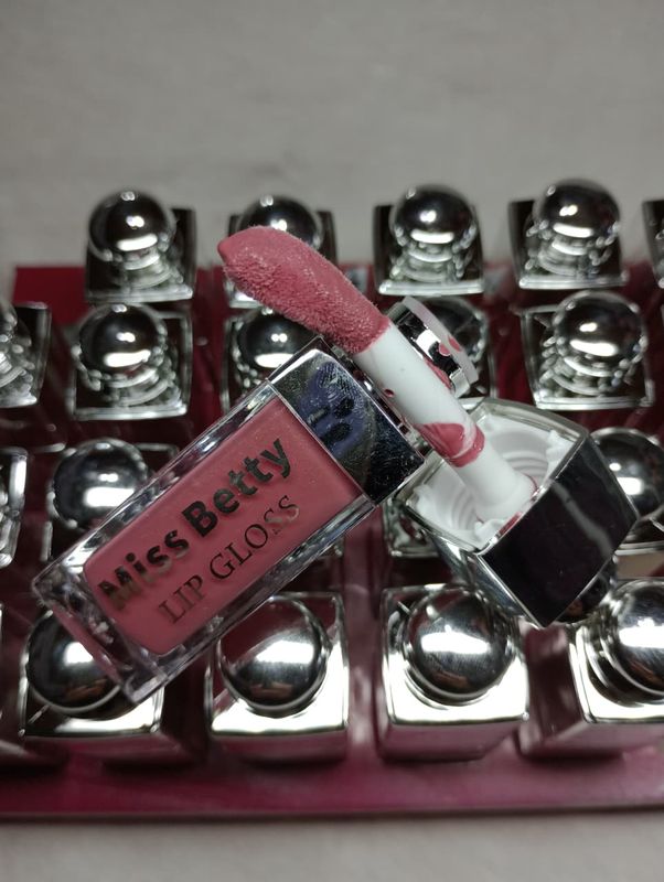 LipGloss de Color con aplicador grande de Miss Betty