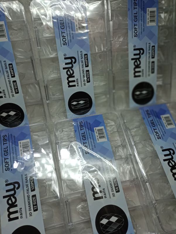 Tips Gel con Relieve Forma Diamante 140Pcs