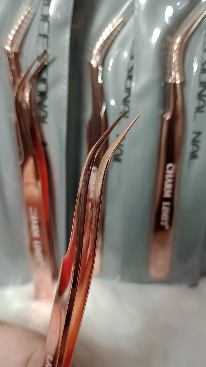 Pinza Curva para Pestañas Charm Limit (COLOR PLATEADO)