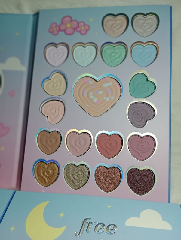 Paleta de Sombras de Stitch con espejo de Corazón
