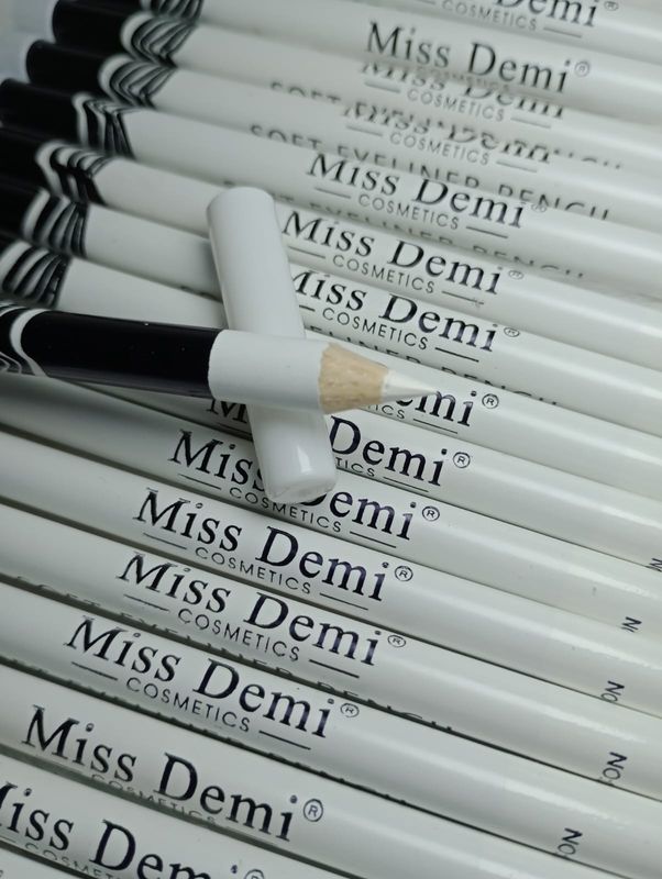 Lapiz Delineador Blanco de Miss Demi