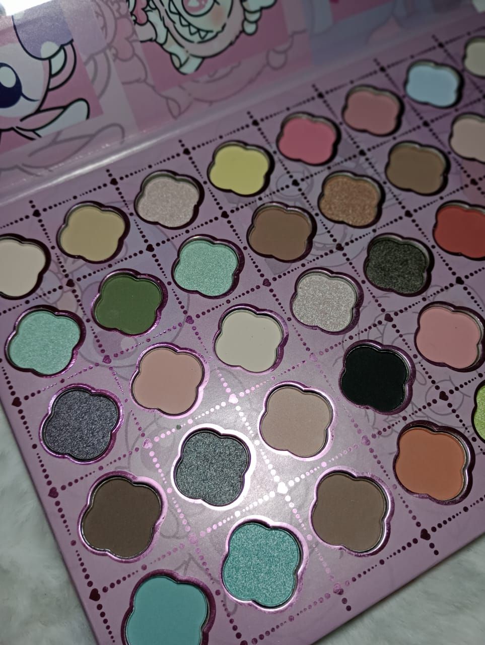 Paleta de sombras Labubu, Stitch y Capibara (Consultar Modelos)