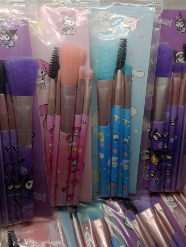 Set de Brochas de Maquillaje de Kuromi y sus Amigos