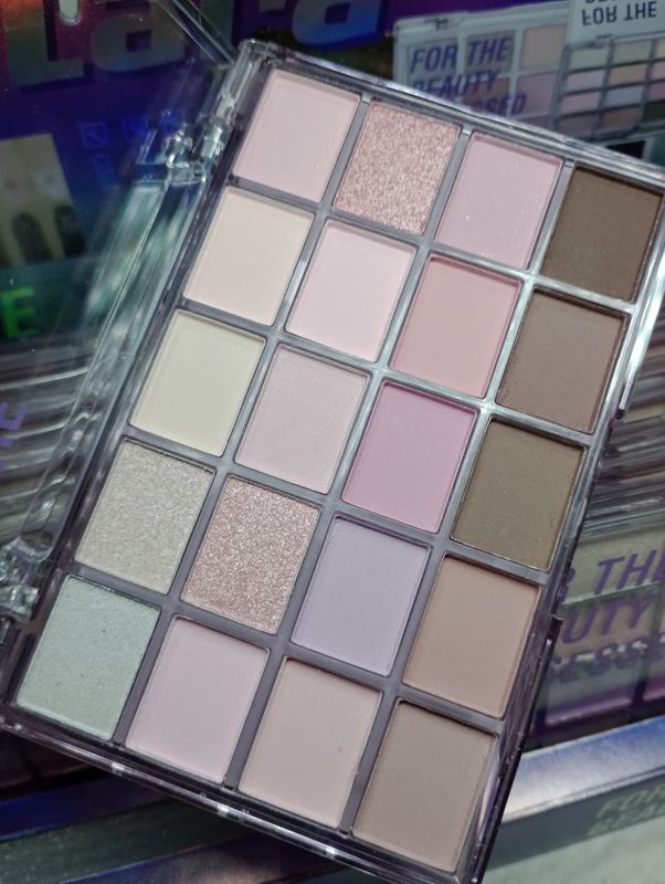 Sombras Miss Lara- For the beauty obsessed