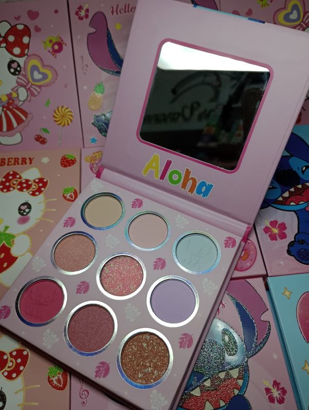 Paleta de sombras Stitch y Hello Kitty x 9u