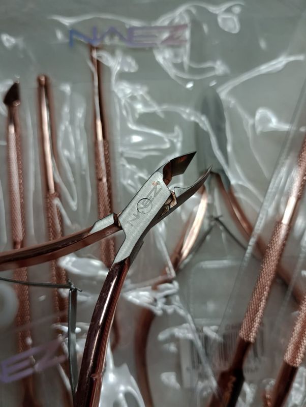 Corta cuticulas + repujadores Naez