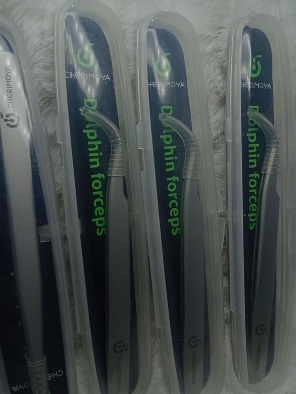 Pinza Curva de Pestañas de Cherimoya