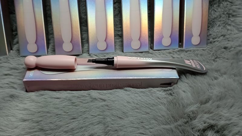Delineador en Fibra en Marron para Cejas de Miss Lara