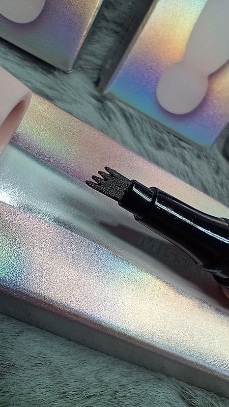 Delineador en Fibra en Marron para Cejas de Miss Lara