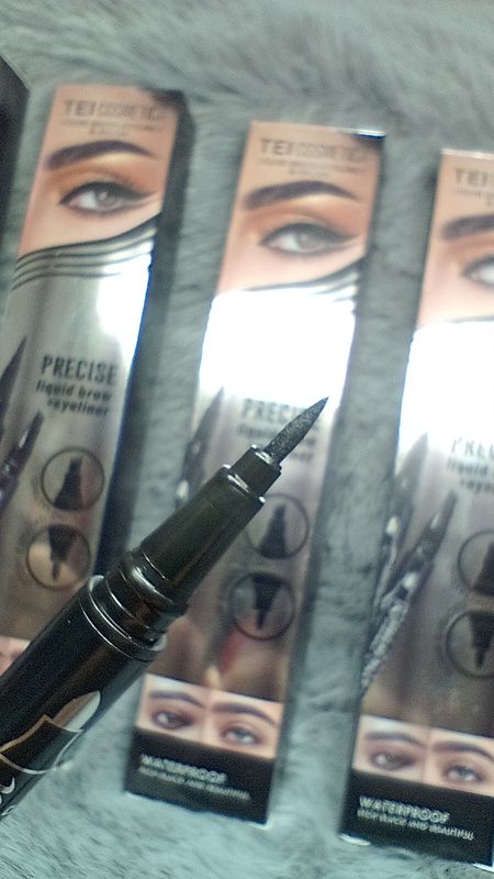 Delineador Doble, para Cejas y Ojos, en Negro + Brocha de Tei