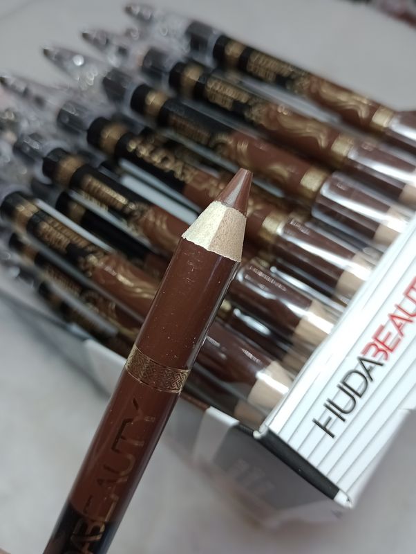 Delineador Doble A prueba de Agua HudaBeauty 24hs