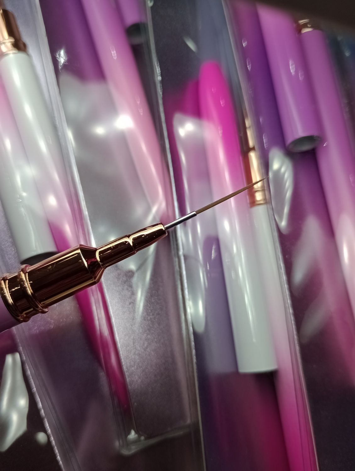Pincel Liner con Tapa de Naez