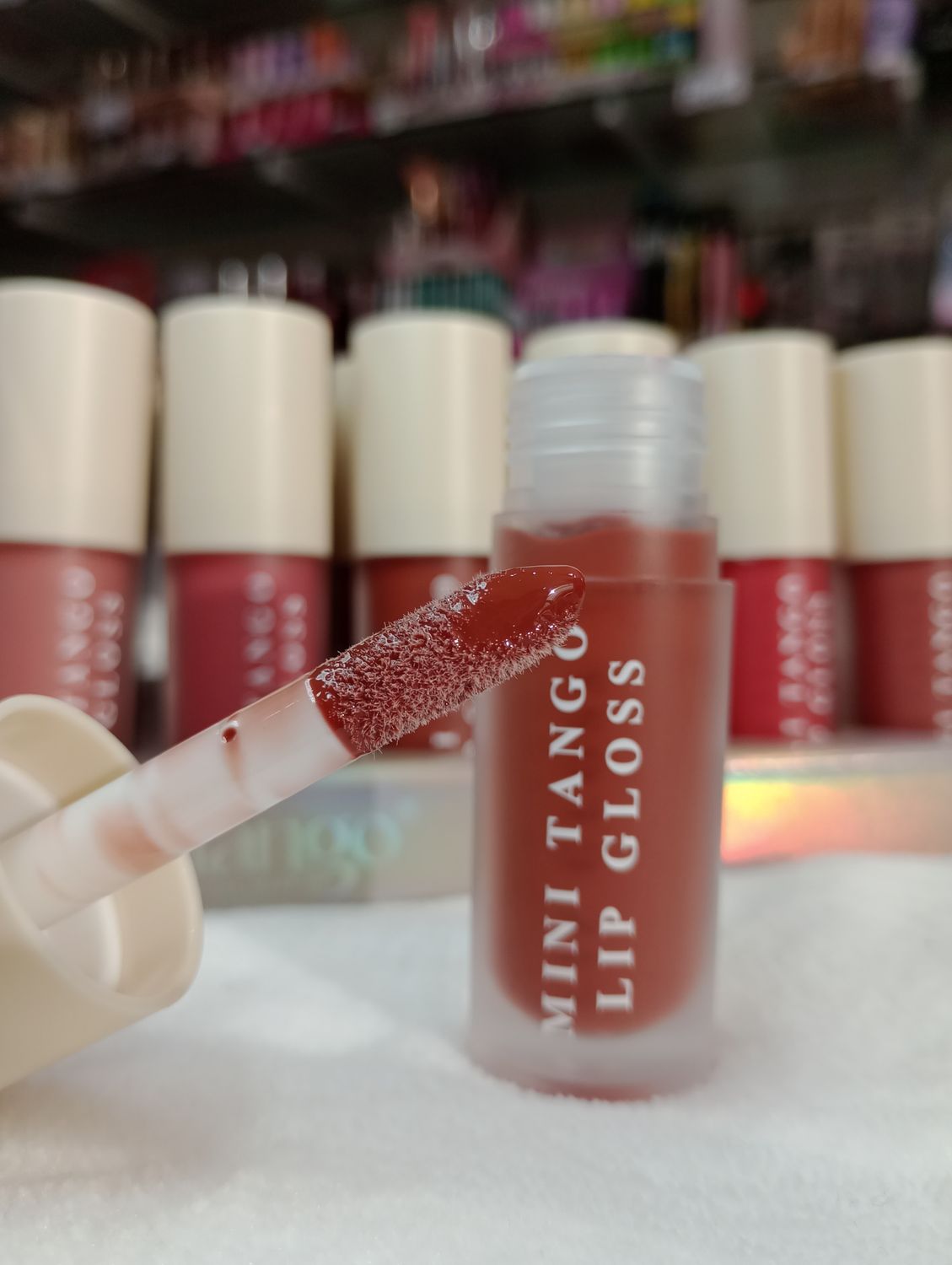 LipGloss de Color con Aplicador Grande de Mini Tango