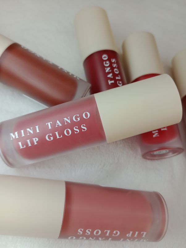 LipGloss de Color con Aplicador Grande de Mini Tango