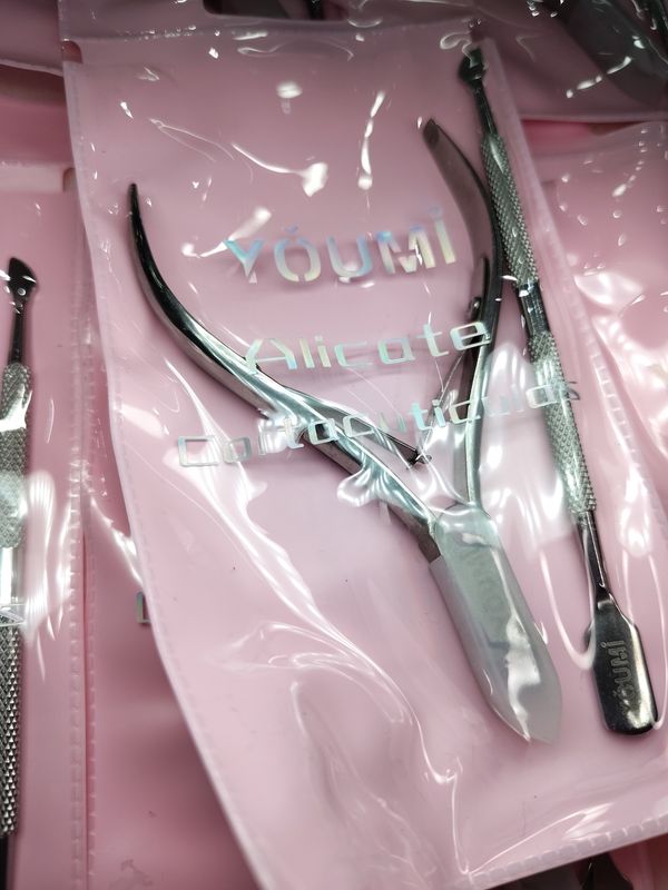 Alicate Corta Cuticulas + Repujador de Youmi