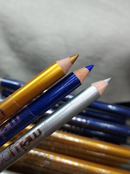 Lapiz Delineador de Mely Eyeliner, en Azul, Plateado o Dorado