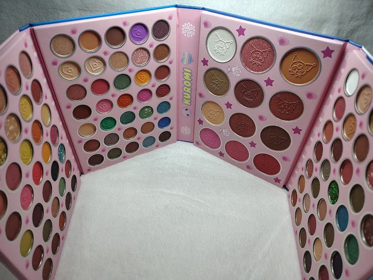 Paleta de Sombras x117 Colores de Kuromi