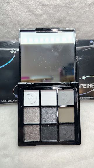 Paleta de Sombras de 9 Colores  con Espejo LuckyouLuckMeK´Apeine