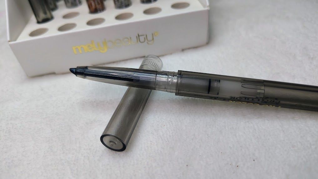 Delineador Retractil de Brillo de Mely Pro Color