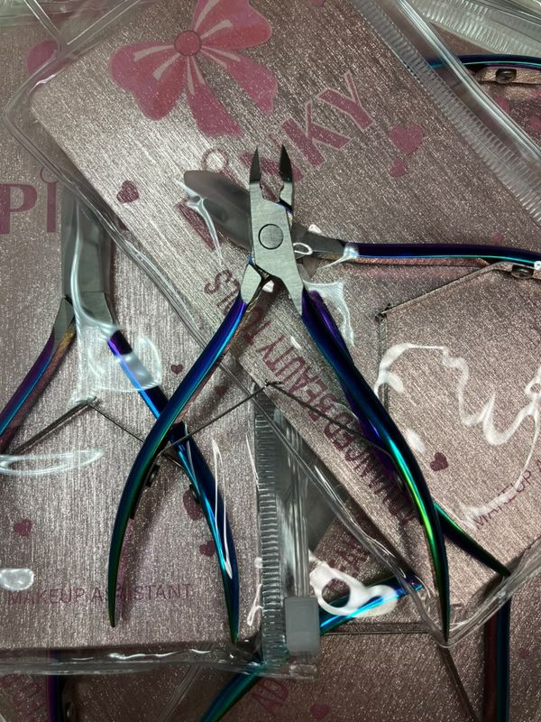Alicate corta cuticulas Pinky tornasolado
